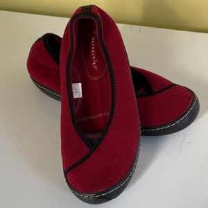 Terrasoles Burgundy Fleece Flat Size 9